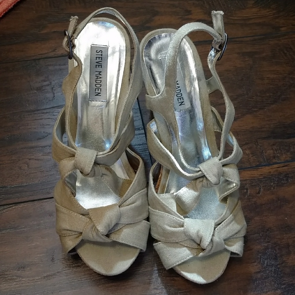 Steve Madden nude wedges